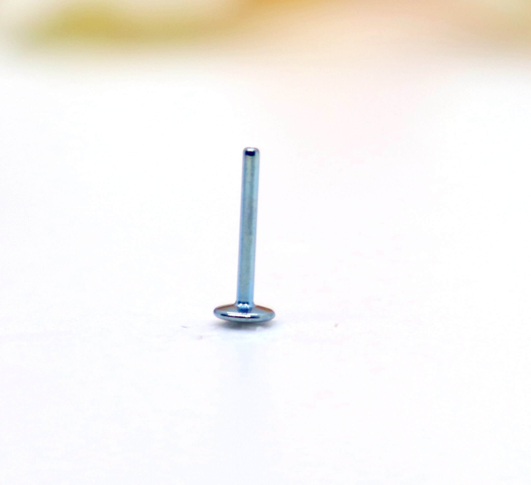 16ga Threadless Labret 4mm Disk | DeKalb Tattoo Company